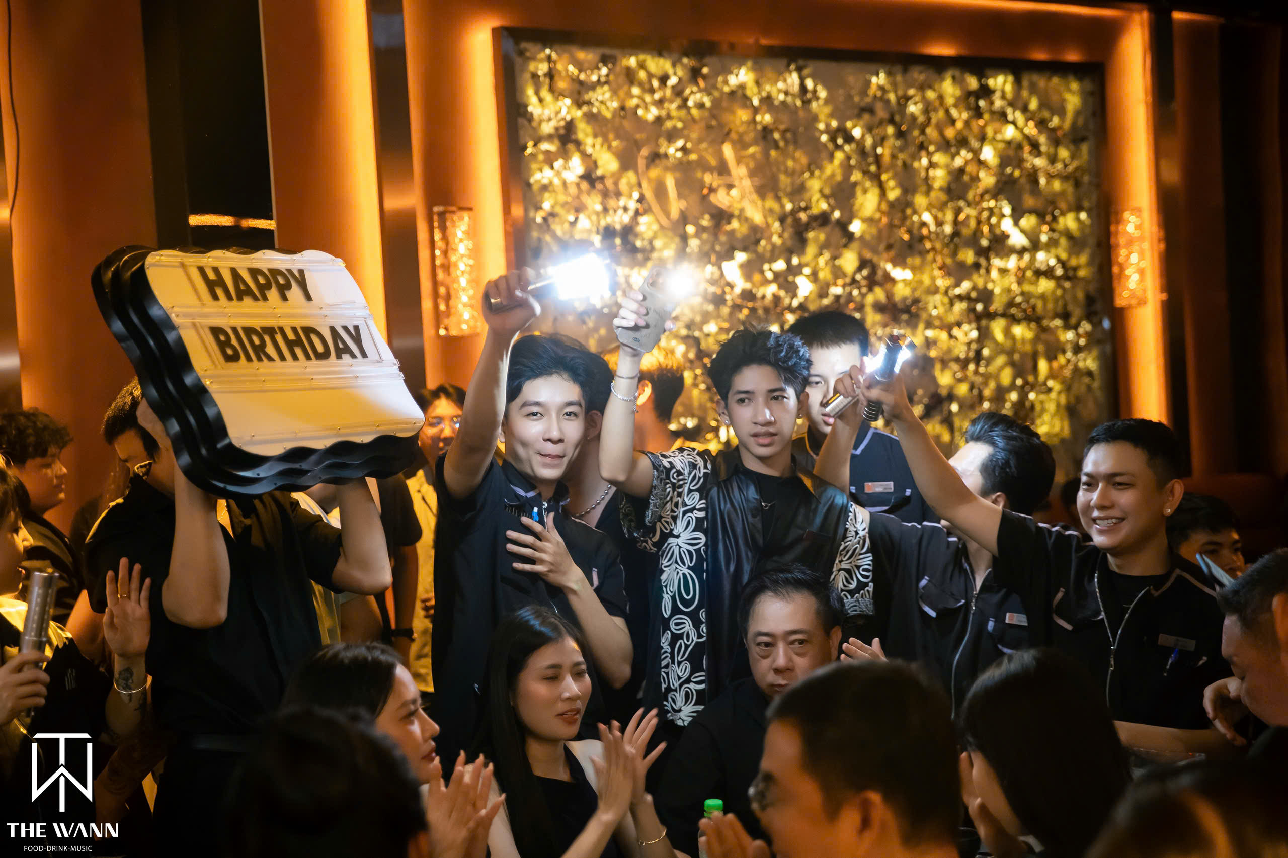 Sinh nhật tại The Wann: đặt tiệc sôi động ở Quận 1 – hình ảnh khách tại The Wann Saigon